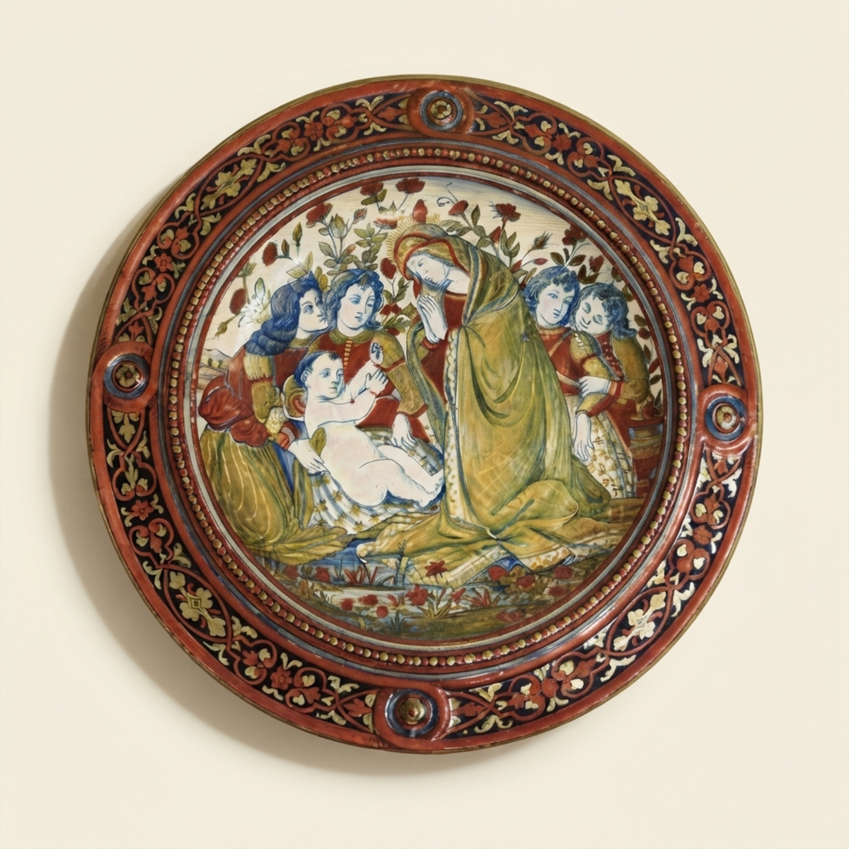 Piatto ornamentale in maiolica a lustro raffigurante la "Madonna delle Rose" autore Alfredo Santarelli Ø 40 cm