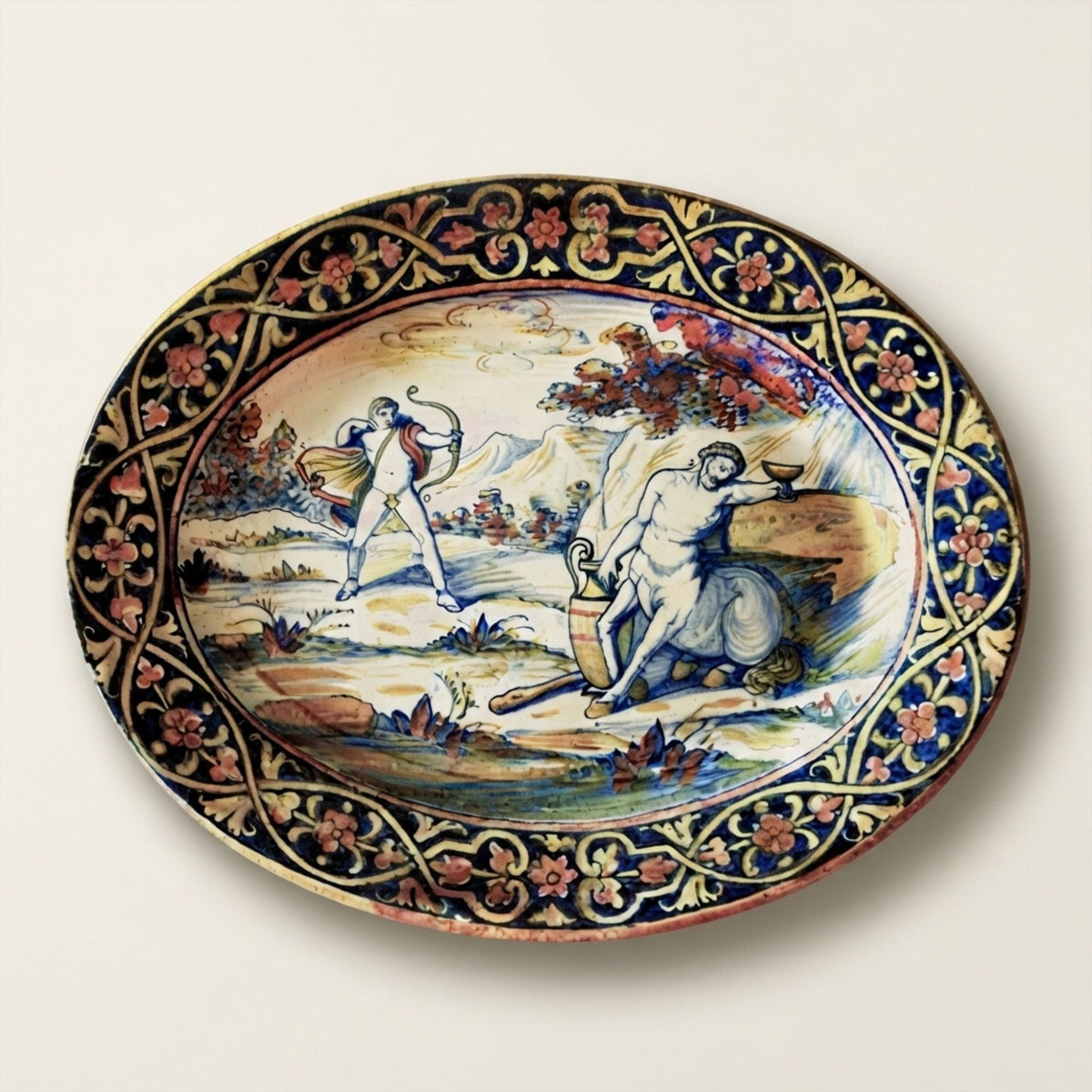 Piatto Ovale a lustro con scena mitologica autore Alfredo Santarelli 29x17 cm 
