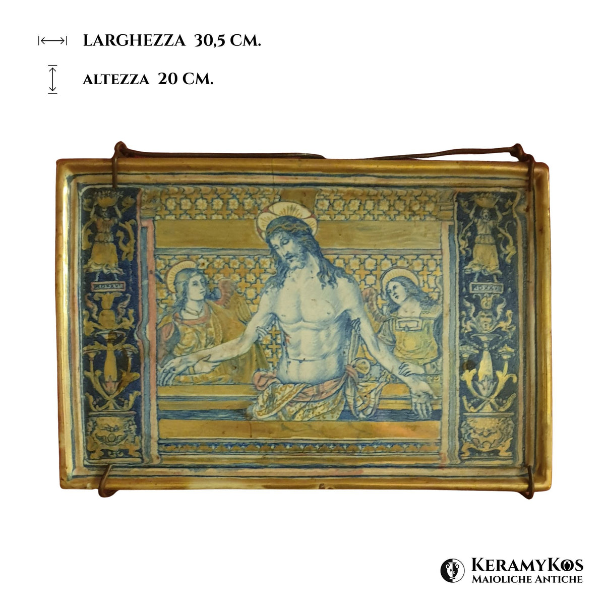 Piastrella a lustro con Cristo in pietà tra angeli autore Alfredo Santarelli 30,6x20 cm