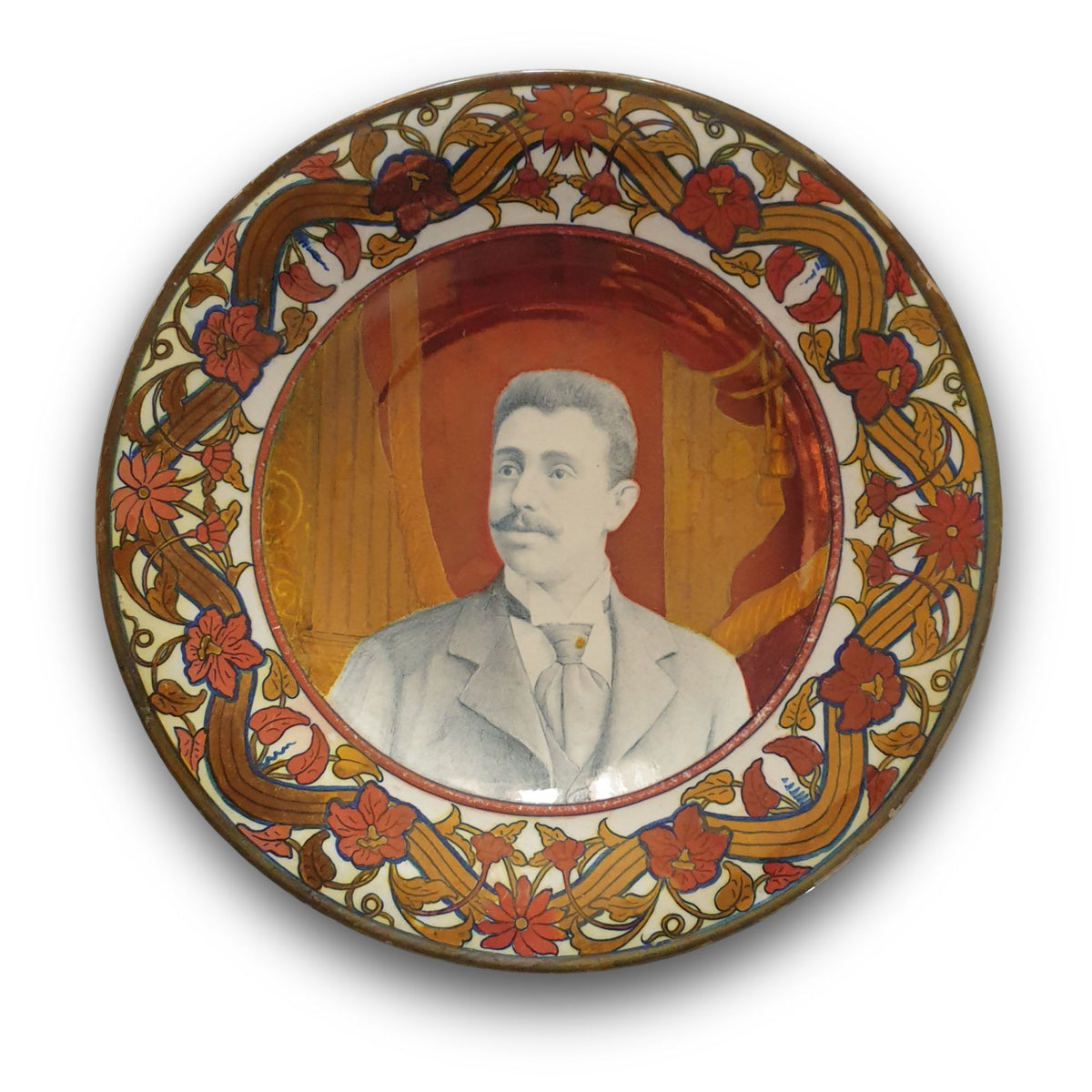  Piatto a lustro con ritratto maschile autore Alfredo Santarelli Ø 38 cm
