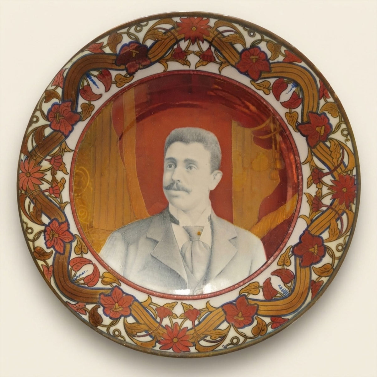  Piatto a lustro con ritratto maschile autore Alfredo Santarelli Ø 38 cm