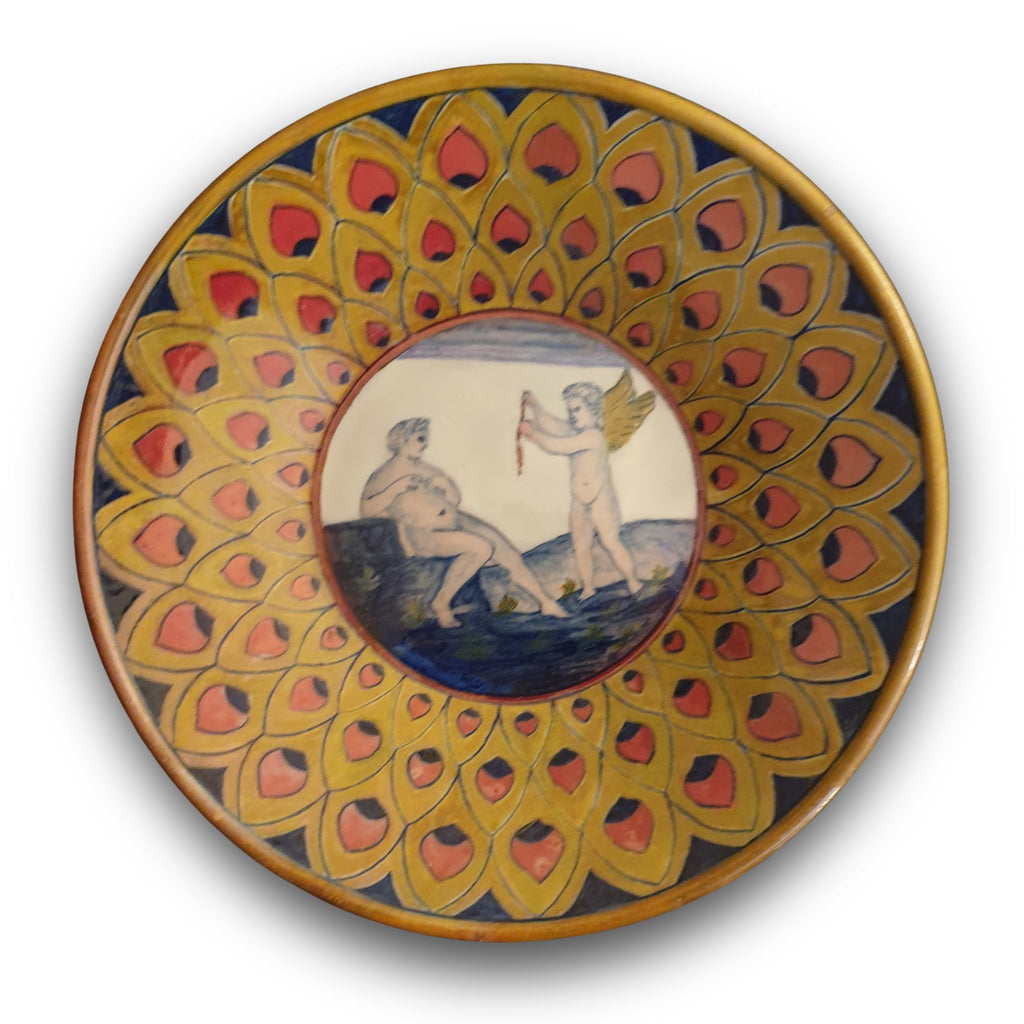 Piccolo piatto a lustro con scena Mitologica Venere e Amorino autore Cesare Milani Ø 23 cm