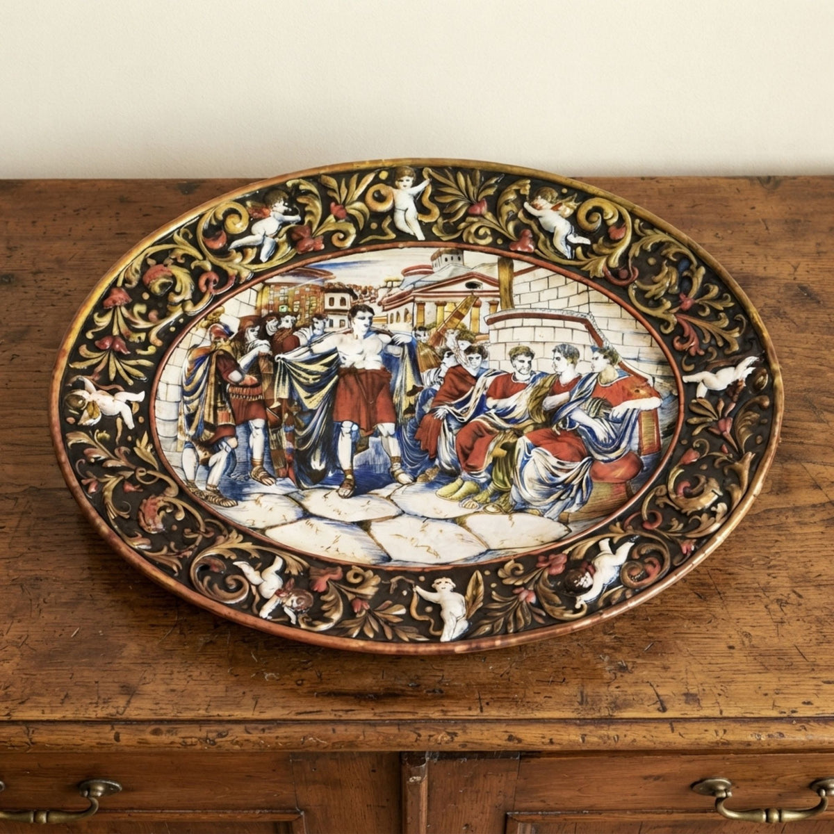 Piatto ovale in maiolica a lustro della Società Ceramica Mastro Giorgio 62x40 cm