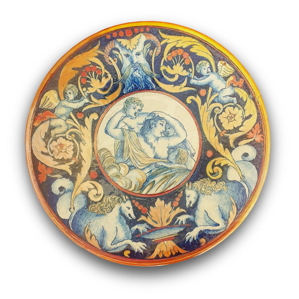 Piatto con vergine ed amorini , tesa con animali mitologici motivi fitomorfi e girali