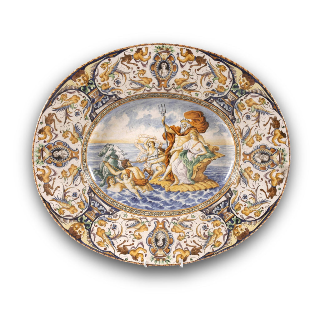 Piatto ovale in policromo avente per soggetto Poseidone greco 54x63 cm