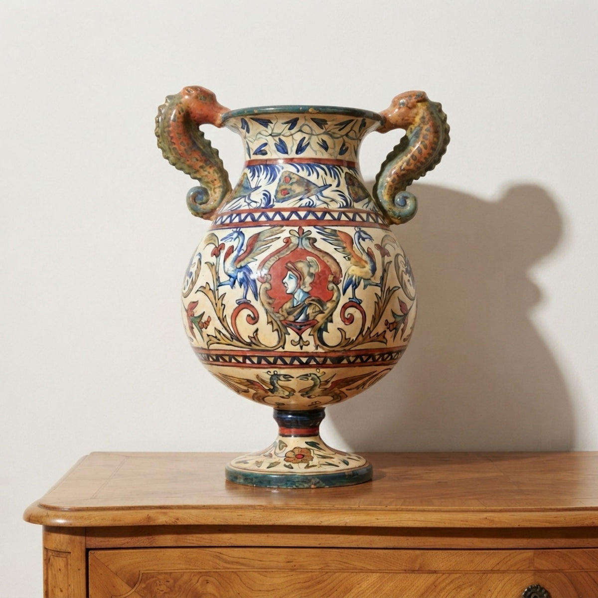 Anfora biansata a lustro con anse modellate a cavalluccio marino autore Paolo Rubboli 29 cm 