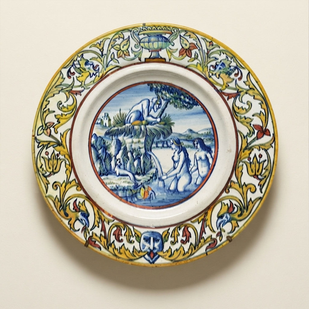 Piatto da portata a lustro con scena biblica Betsabea al bagno autore Paolo Rubboli Ø 37 cm